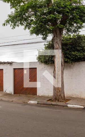 Casa à venda com 313m², 4 quartos e 3 vagas Casa à venda com 313m², 4 quartos e 3 vagasFachada