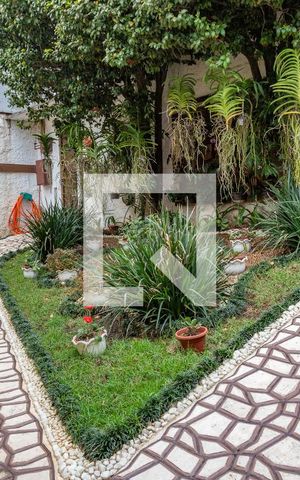 Casa à venda com 313m², 4 quartos e 3 vagas Casa à venda com 313m², 4 quartos e 3 vagasEntrada de pedestre - Jardim