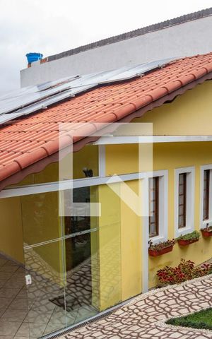 Casa à venda com 313m², 4 quartos e 3 vagas Casa à venda com 313m², 4 quartos e 3 vagasFachada