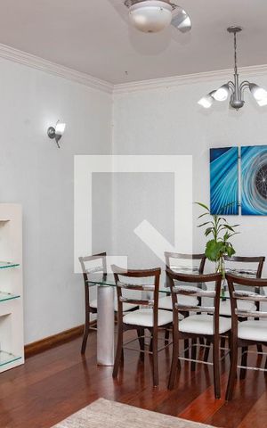 Casa à venda com 313m², 4 quartos e 3 vagas Casa à venda com 313m², 4 quartos e 3 vagasSala