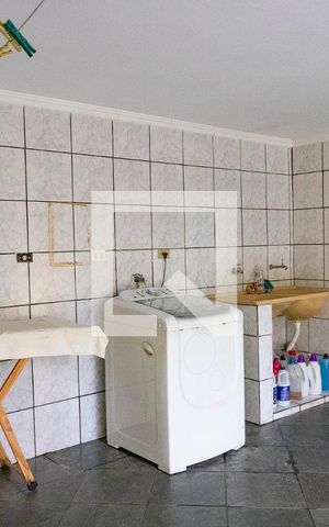 Casa à venda com 313m², 4 quartos e 3 vagas Casa à venda com 313m², 4 quartos e 3 vagasÁrea de serviço