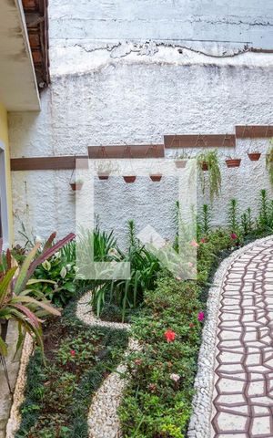 Casa à venda com 313m², 4 quartos e 3 vagas Casa à venda com 313m², 4 quartos e 3 vagasEntrada de pedestre - Jardim