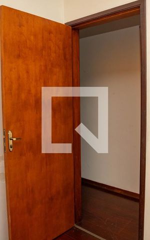 Casa à venda com 313m², 4 quartos e 3 vagas Casa à venda com 313m², 4 quartos e 3 vagasQuarto 3