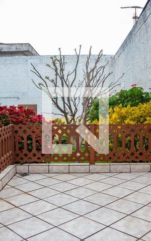 Casa à venda com 313m², 4 quartos e 3 vagas Casa à venda com 313m², 4 quartos e 3 vagasVaranda