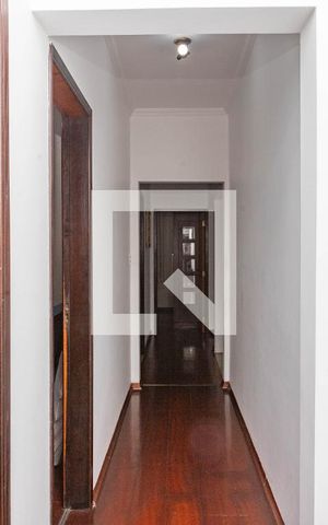 Casa à venda com 313m², 4 quartos e 3 vagas Casa à venda com 313m², 4 quartos e 3 vagasCorredor