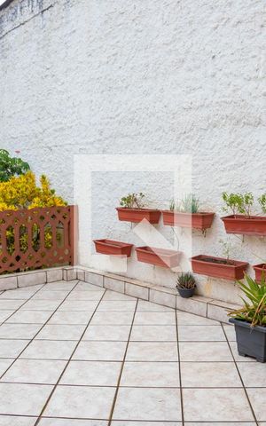 Casa à venda com 313m², 4 quartos e 3 vagas Casa à venda com 313m², 4 quartos e 3 vagasVaranda