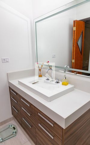 Casa à venda com 313m², 4 quartos e 3 vagas Casa à venda com 313m², 4 quartos e 3 vagasBanheiro da suíte