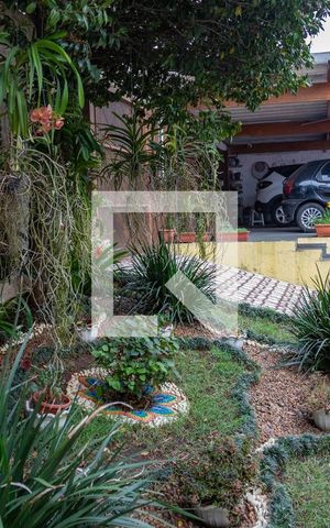 Casa à venda com 313m², 4 quartos e 3 vagas Casa à venda com 313m², 4 quartos e 3 vagasJardim