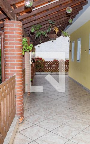 Casa à venda com 313m², 4 quartos e 3 vagas Casa à venda com 313m², 4 quartos e 3 vagasVaranda