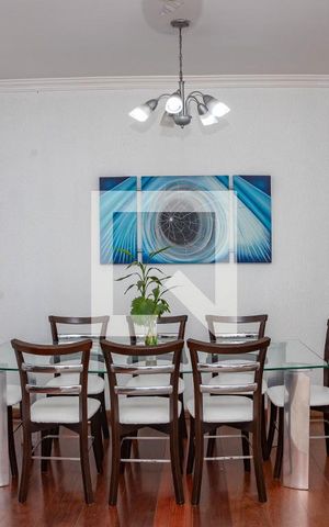 Casa à venda com 313m², 4 quartos e 3 vagas Casa à venda com 313m², 4 quartos e 3 vagasSala
