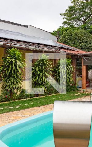 Casa à venda com 313m², 4 quartos e 3 vagas Casa à venda com 313m², 4 quartos e 3 vagasPiscina