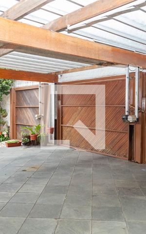 Casa à venda com 313m², 4 quartos e 3 vagas Casa à venda com 313m², 4 quartos e 3 vagasGaragem