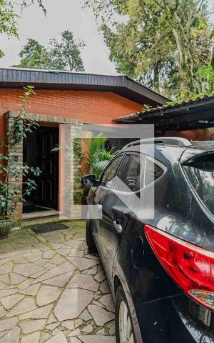 Casa à venda com 200m², 4 quartos e 3 vagas Casa à venda com 200m², 4 quartos e 3 vagasGaragem