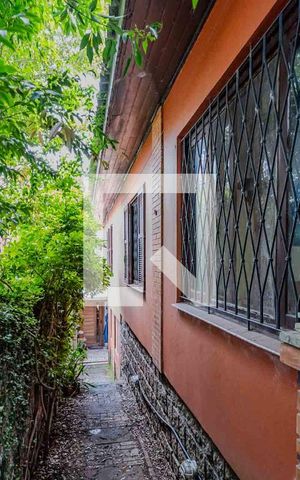 Casa à venda com 200m², 4 quartos e 3 vagas Casa à venda com 200m², 4 quartos e 3 vagasCorredor externo
