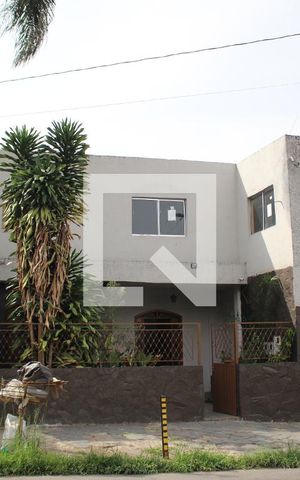 Casa para alugar com 350m², 5 quartos e 1 vagaFachada