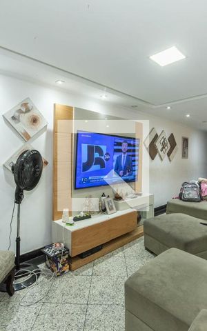 Casa à venda com 203m², 4 quartos e 2 vagas Casa à venda com 203m², 4 quartos e 2 vagasSala