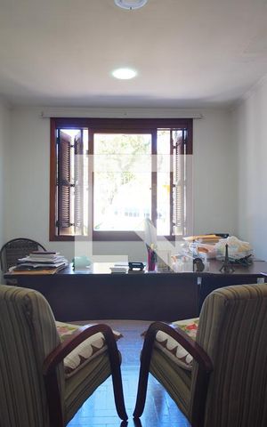 Casa à venda com 270m², 4 quartos e 4 vagasGabinete