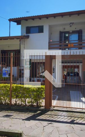 Casa à venda com 270m², 4 quartos e 4 vagasFachada