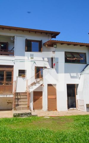 Casa à venda com 270m², 4 quartos e 4 vagasFachada dos Fundos e Quintal