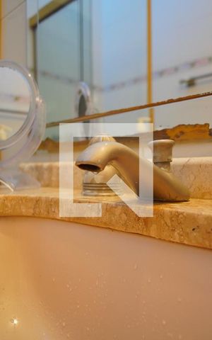 Casa à venda com 270m², 4 quartos e 4 vagasBanheiro Corredor - Torneira