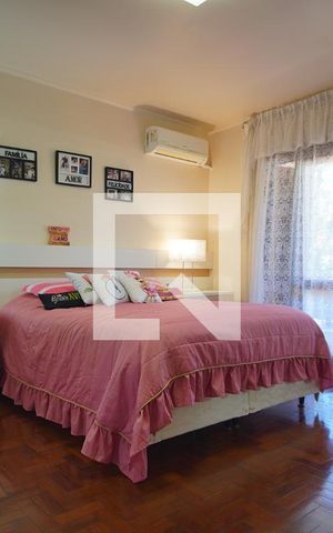 Casa à venda com 270m², 4 quartos e 4 vagasQuarto 2 - Suíte