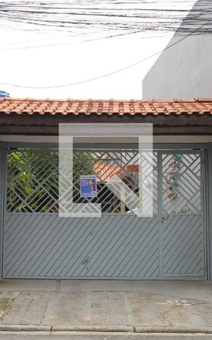 Casa para alugar com 120m², 3 quartos e 6 vagasFachada