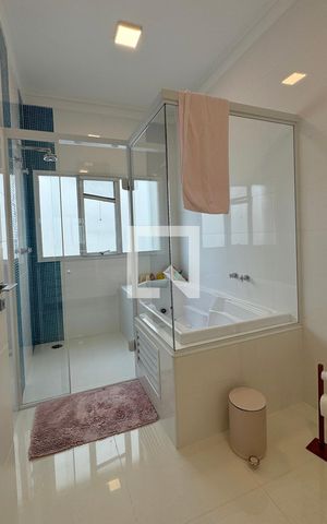 Casa de condomínio à venda com 453m², 3 quartos e 4 vagasBanheiro da Suíte 2
