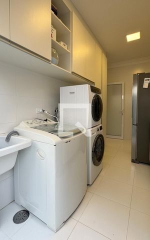 Casa de condomínio à venda com 453m², 3 quartos e 4 vagasÁrea de Serviço