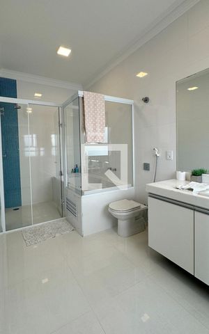 Casa de condomínio à venda com 453m², 3 quartos e 4 vagasBanheiro da Suíte 3