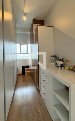 Casa de condomínio à venda com 453m², 3 quartos e 4 vagasCloset da suíte 3
