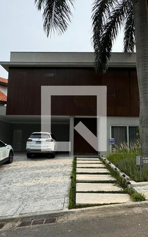 Casa de condomínio à venda com 453m², 3 quartos e 4 vagasFachada