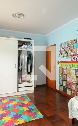 Casa à venda com 400m², 4 quartos e 8 vagas Casa à venda com 400m², 4 quartos e 8 vagasQuarto