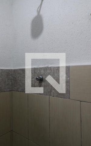 Casa para alugar com 70m², 2 quartos e 1 vagaBanheiro - Box