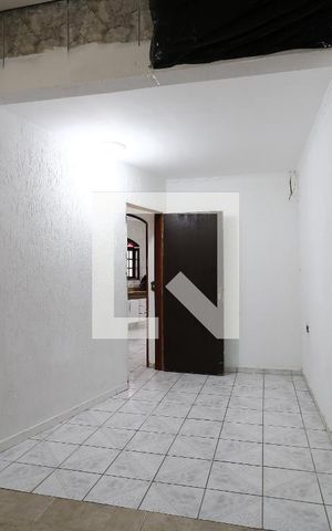 Casa para alugar com 70m², 2 quartos e 1 vagaSala / Quarto