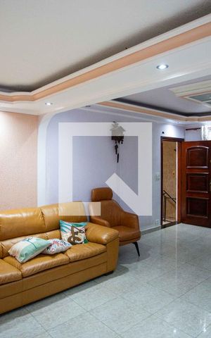 Casa à venda com 241m², 3 quartos e 3 vagasSala