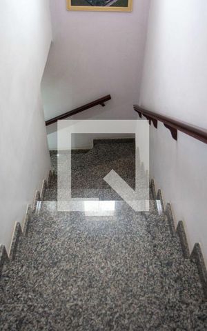Casa à venda com 241m², 3 quartos e 3 vagasEscada