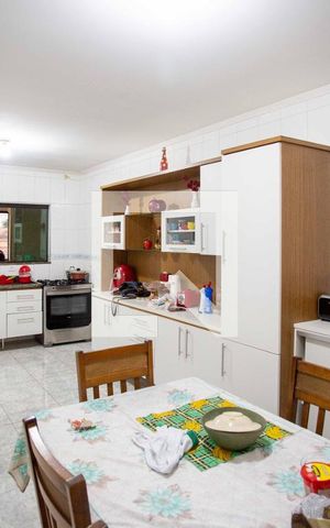 Casa à venda com 241m², 3 quartos e 3 vagasCozinha