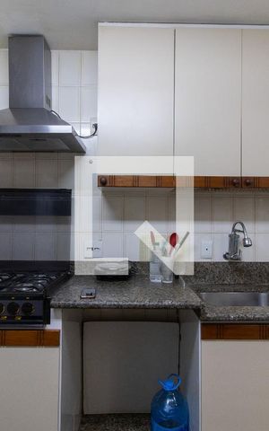 Casa de condomínio à venda com 362m², 4 quartos e 3 vagas Casa de condomínio à venda com 362m², 4 quartos e 3 vagasCozinha