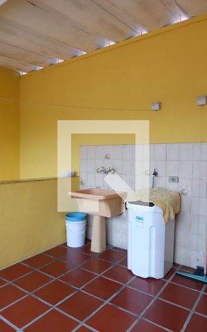 Casa à venda com 328m², 2 quartos e 2 vagasLavanderia