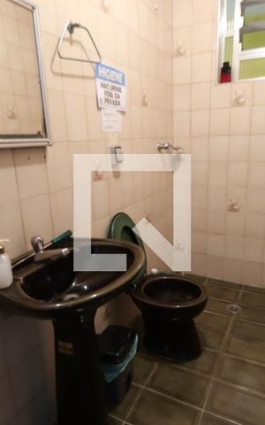 Casa à venda com 328m², 2 quartos e 2 vagasBanheiro 4