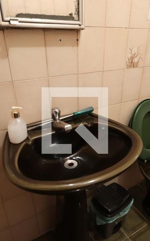 Casa à venda com 328m², 2 quartos e 2 vagasBanheiro 4