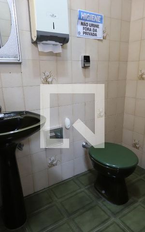 Casa à venda com 328m², 2 quartos e 2 vagasBanheiro 3
