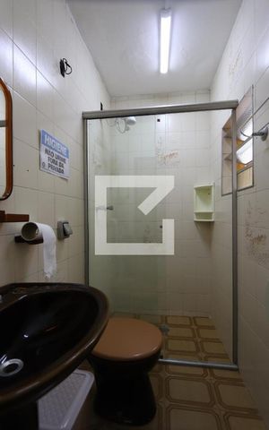 Casa à venda com 328m², 2 quartos e 2 vagasBanheiro da Suíte 1