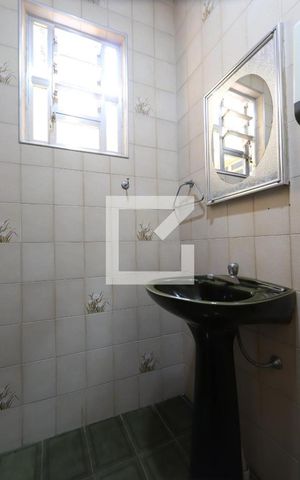 Casa à venda com 328m², 2 quartos e 2 vagasBanheiro 3