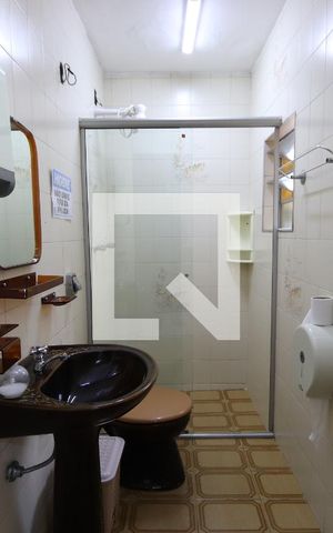Casa à venda com 328m², 2 quartos e 2 vagasBanheiro da Suíte 1