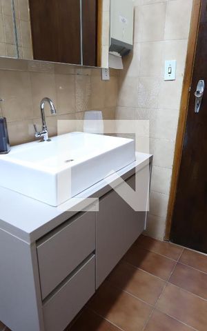 Casa à venda com 328m², 2 quartos e 2 vagasBanheiro da Suíte 2