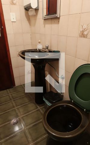 Casa à venda com 328m², 2 quartos e 2 vagasBanheiro 4