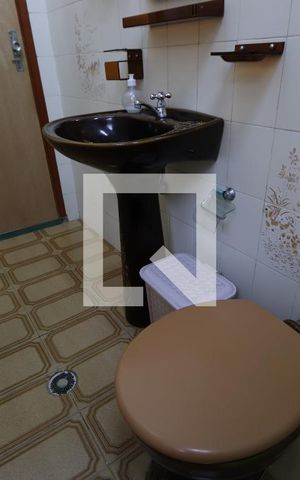 Casa à venda com 328m², 2 quartos e 2 vagasBanheiro da Suíte 1