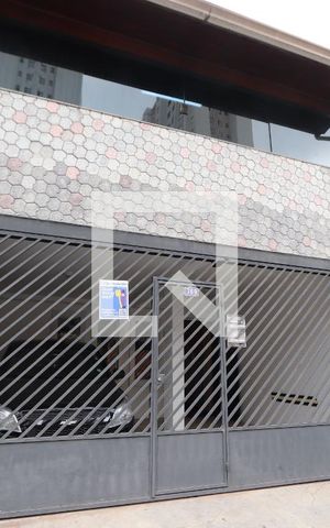 Casa à venda com 328m², 2 quartos e 2 vagasFachada