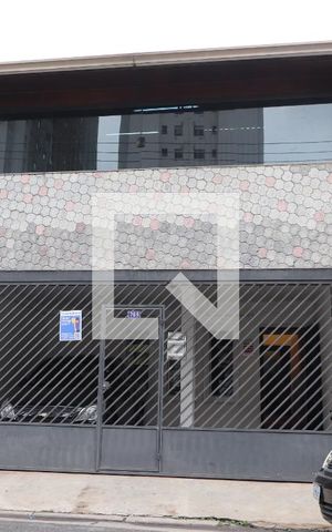 Casa à venda com 328m², 2 quartos e 2 vagasFachada